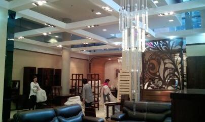 室外展位設(shè)計(jì)搭建有哪些特殊挑戰(zhàn)與應(yīng)對(duì)策略？